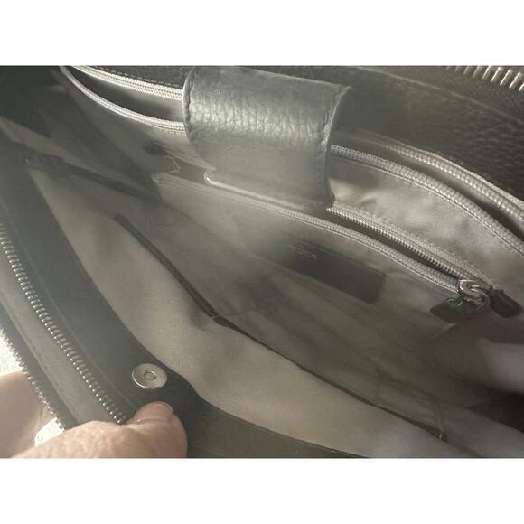 New Tumi Solid Black Briefcase / Commuter Bag - Picture 7 of 7